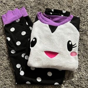 Cozy warm pajama set. Cute Saint Eve kids penguin w/polka dots. Size M (10/12).